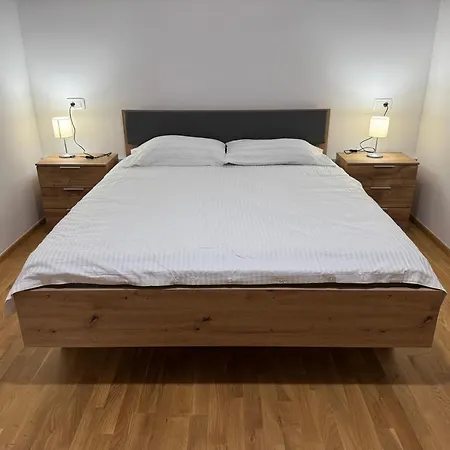 Apartament The Old Bevc House *